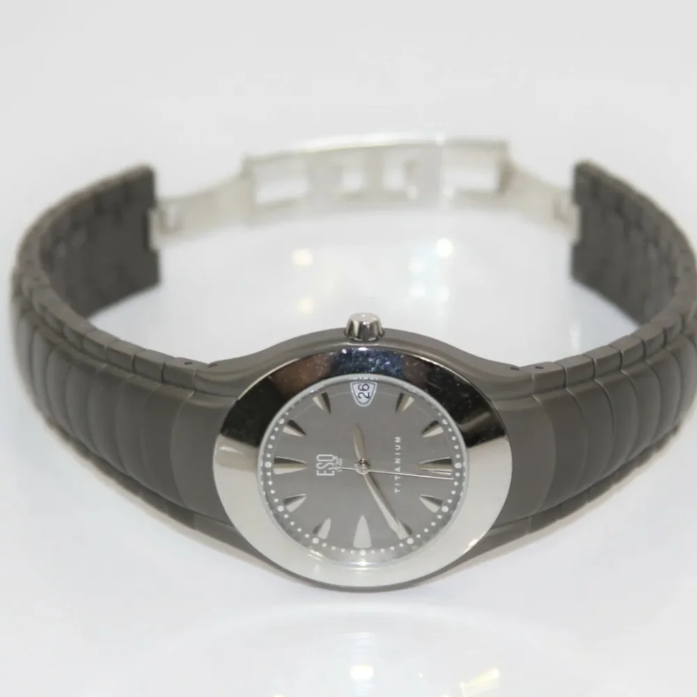 ESQ Movado be top